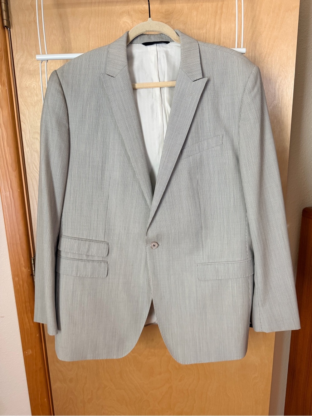 Men's Light Gray Pinstripe Single-Breasted Suit Jacket, sz 44R